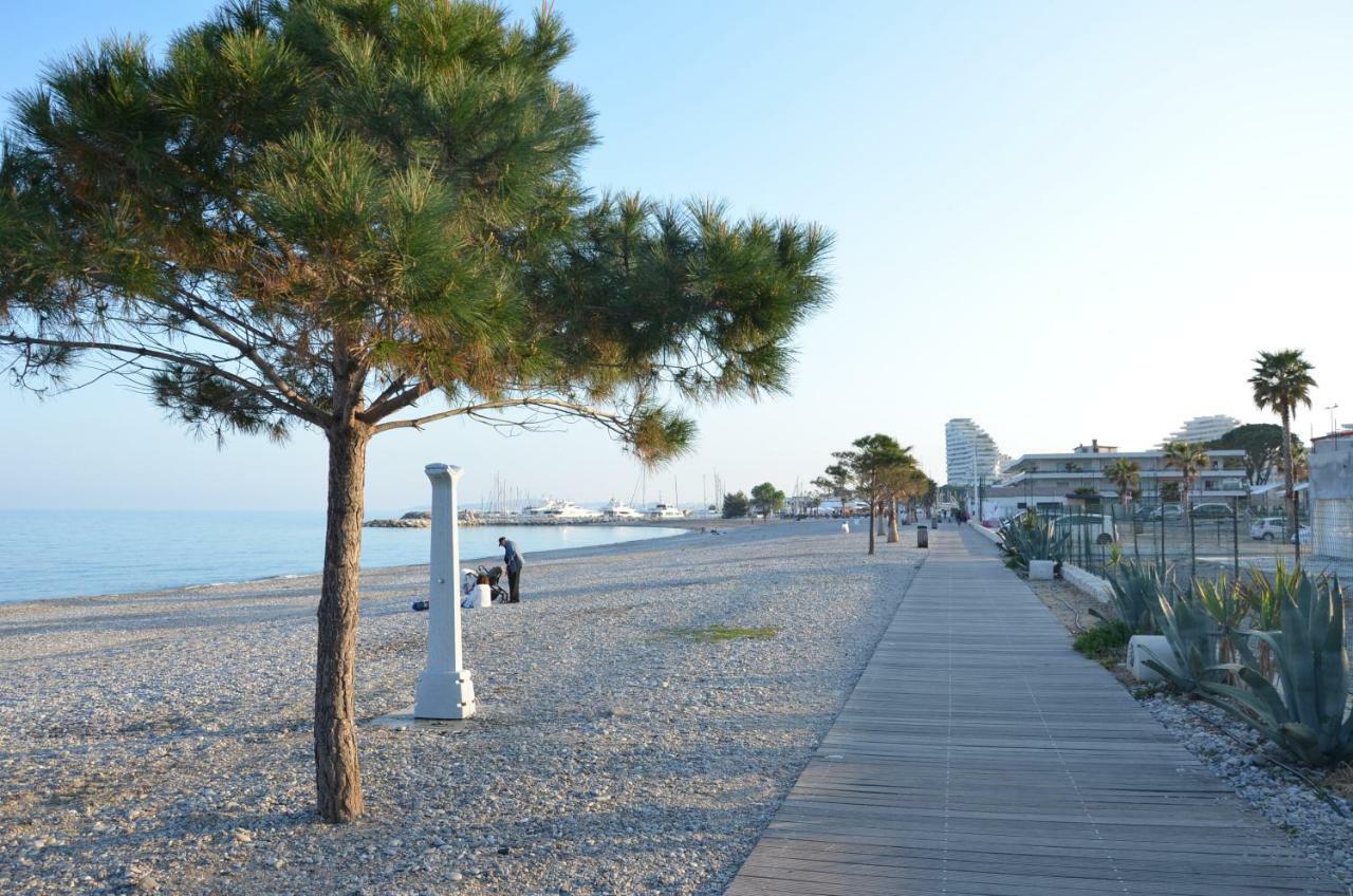 Dream French Riviera - Fame Marina Baie Des Anges Appartement Villeneuve-Loubet Buitenkant foto
